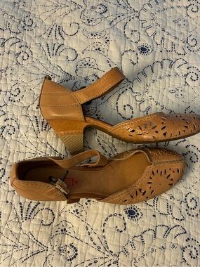 PIKOLINOS Tan Cutout Leather Low Heel Sandals